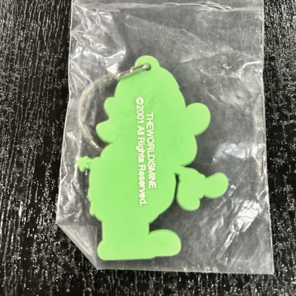 画像2: レア_"*BOMBERKID ボマーキッド" ラバー製キーホルダー (ライムグリーン) (2)